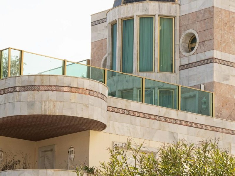 This guide explains how to find and buy the right villa in Dubai Hills Estate using a focused, data-driven approach and Property Finder's tools. It covers why D...