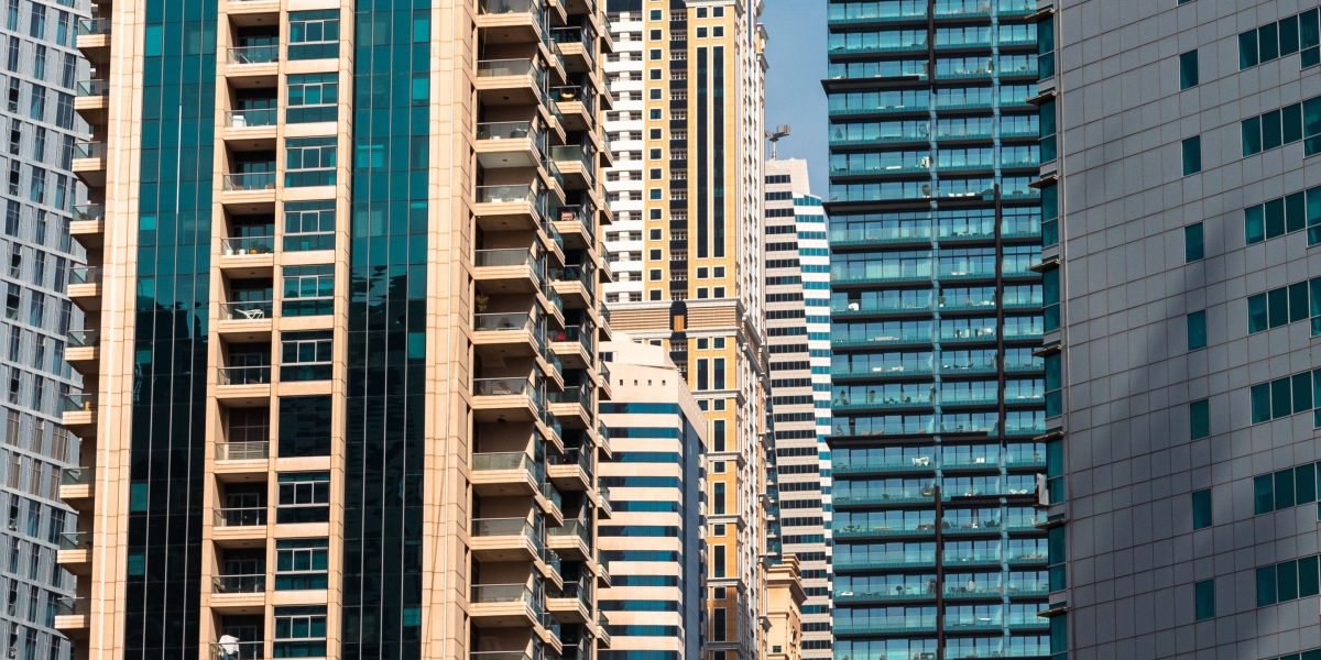 This article is a practical guide to buying and investing in Dubai's oasis-style villa communities in 2026, explaining why these master-planned neighbourhoods a...
