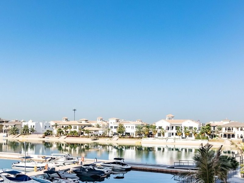 This article is a practical guide to buying apartments on Palm Jumeirah, Dubai's landmark man‑made island, explaining what makes the address so coveted and how...