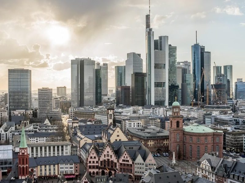 This guide explains why hiring a specialized property consultant matters if you want to buy a villa in Dubai in 2026. It compares general agents with niche cons...