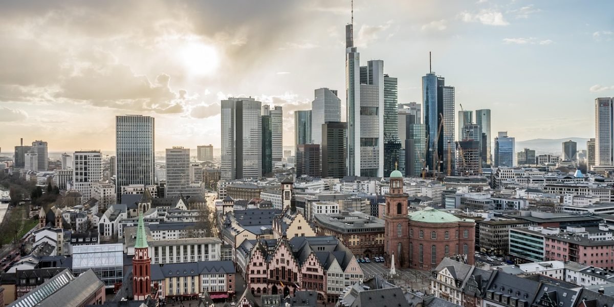 This guide explains why hiring a specialized property consultant matters if you want to buy a villa in Dubai in 2026. It compares general agents with niche cons...