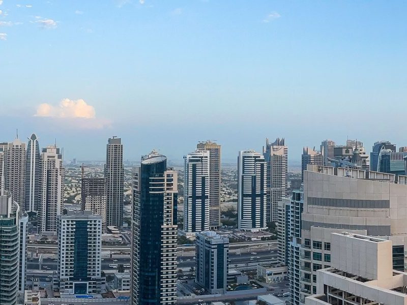 This article explains why picking the right Dubai brokerage is critical for anyone buying or investing in luxury villas, especially in 2026's high‑demand oasis...