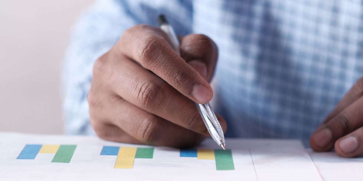 Confidently evaluating potential rental yields and capital appreciation for a Palm Jumeirah property.